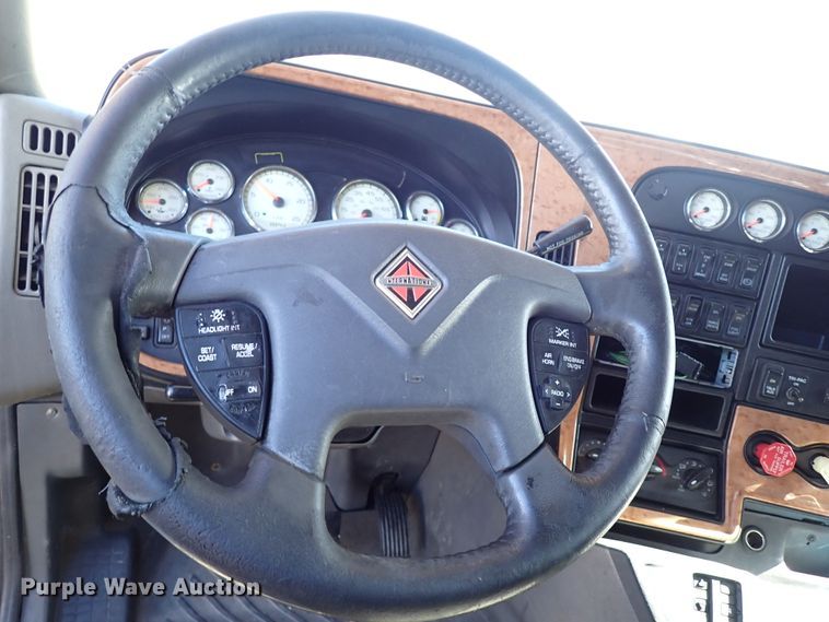 image for item IS9326 2011 International ProStar  semi truck