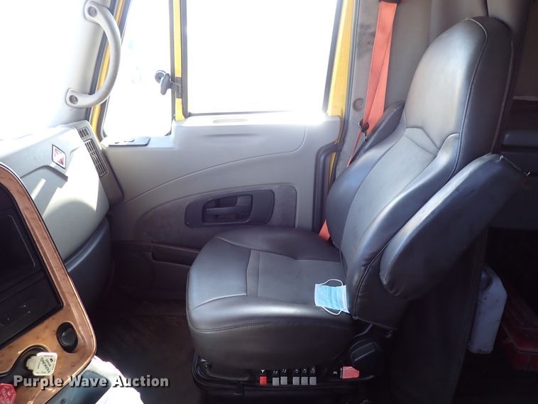 image for item IS9326 2011 International ProStar  semi truck