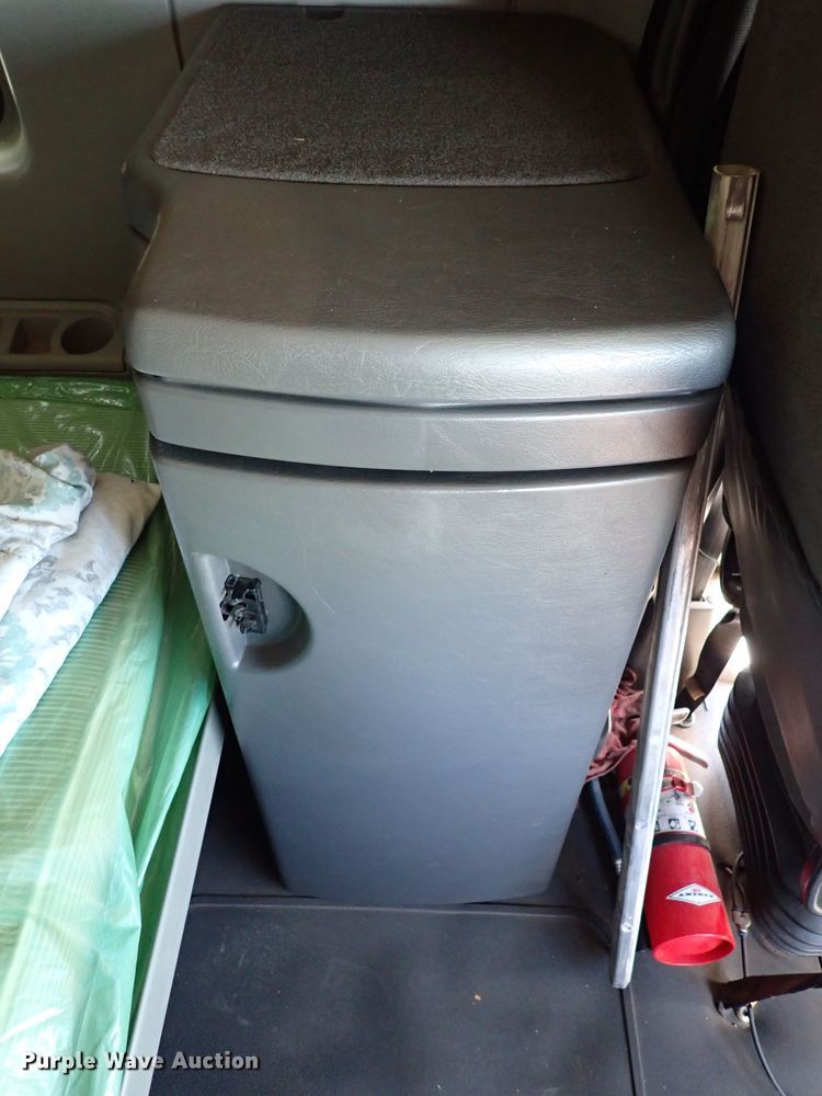 image for item IS9327 2012 International ProStar  semi truck