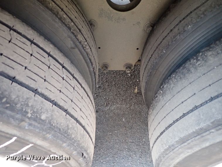 image for item IS9328 2004 Wabash  dry van trailer