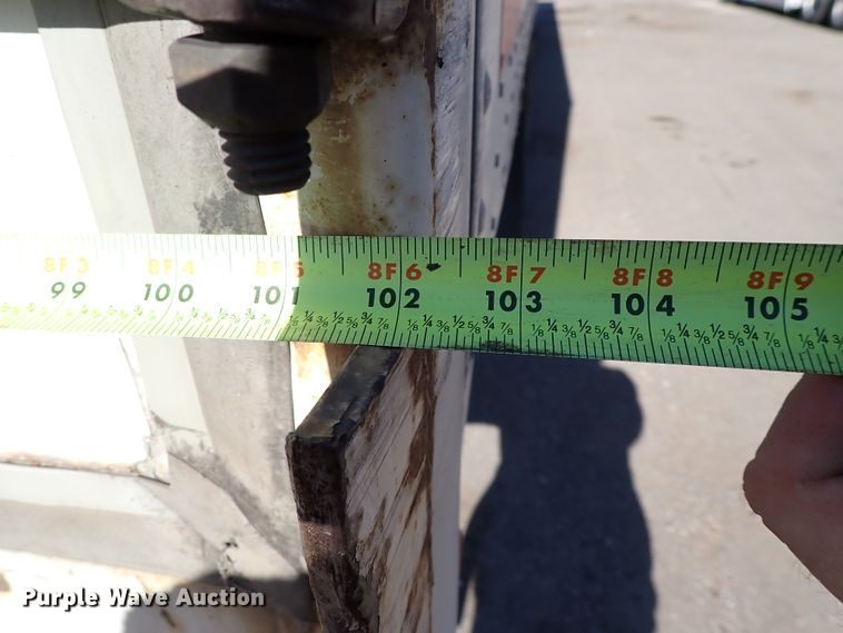 image for item IS9328 2004 Wabash  dry van trailer