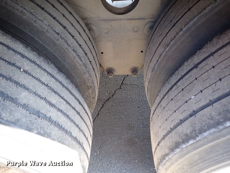 image for item IS9328 2004 Wabash  dry van trailer