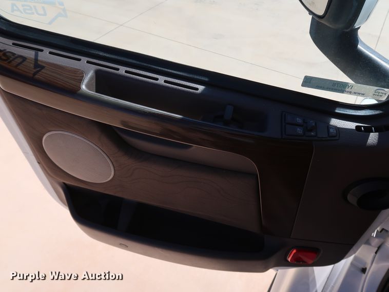 image for item IY9078 2017 Volvo VNL  semi truck