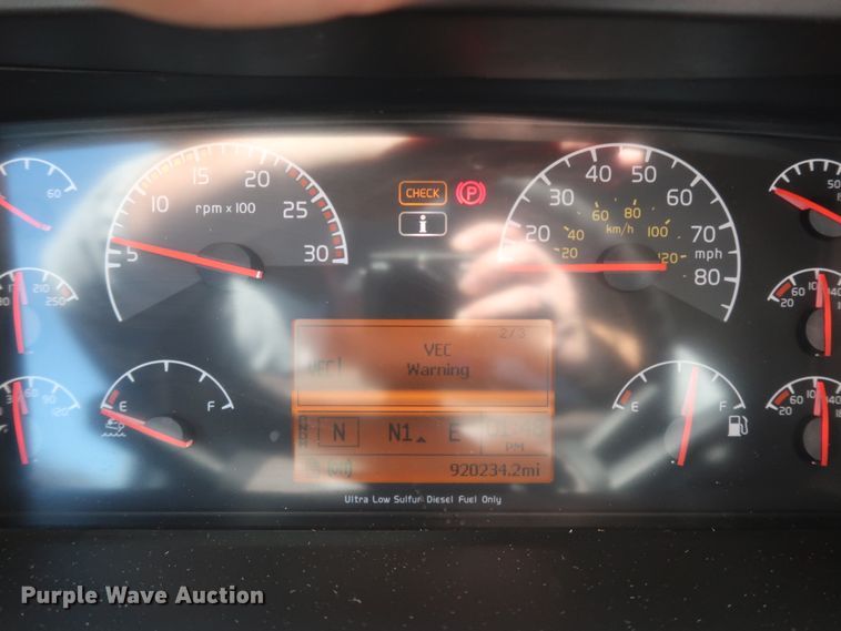 image for item IY9078 2017 Volvo VNL  semi truck