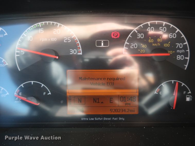 image for item IY9078 2017 Volvo VNL  semi truck