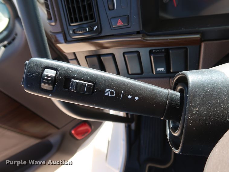 image for item IY9078 2017 Volvo VNL  semi truck