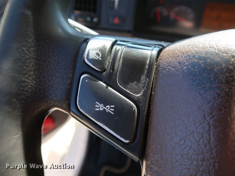 image for item IY9078 2017 Volvo VNL  semi truck