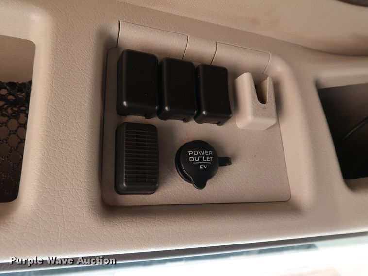 image for item IY9078 2017 Volvo VNL  semi truck