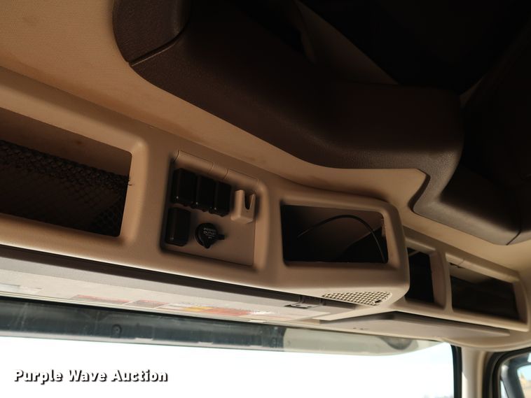 image for item IY9078 2017 Volvo VNL  semi truck