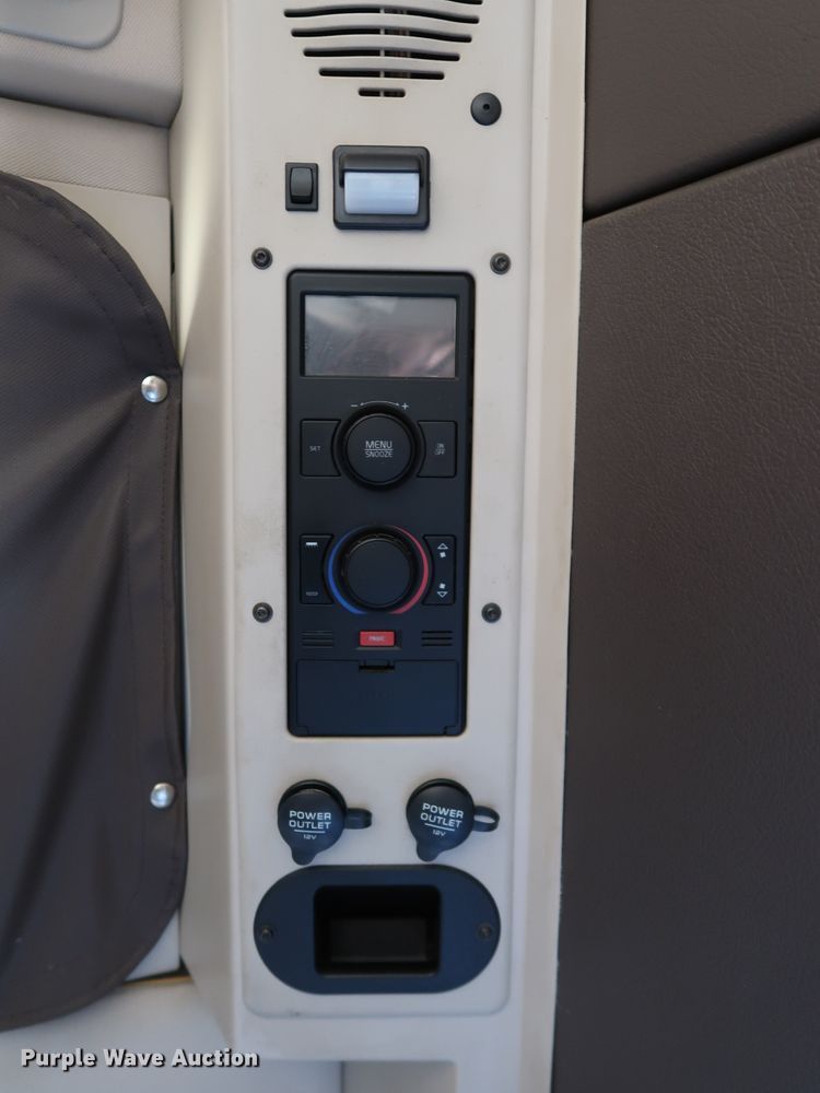 image for item IY9078 2017 Volvo VNL  semi truck