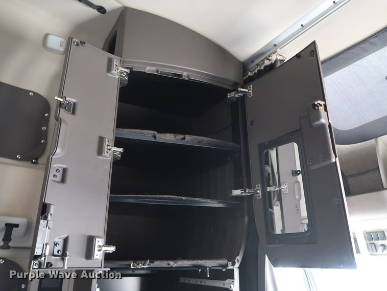 image for item IY9078 2017 Volvo VNL  semi truck