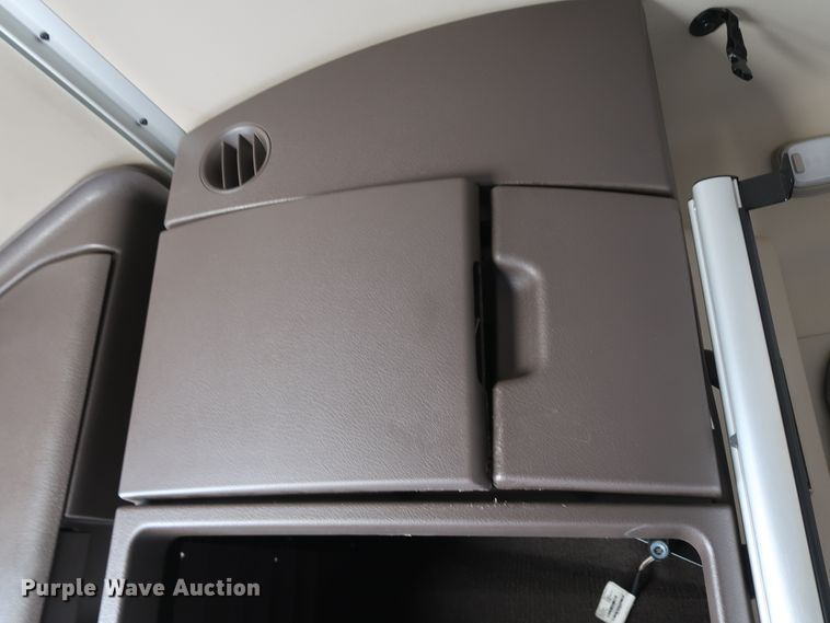 image for item IY9078 2017 Volvo VNL  semi truck