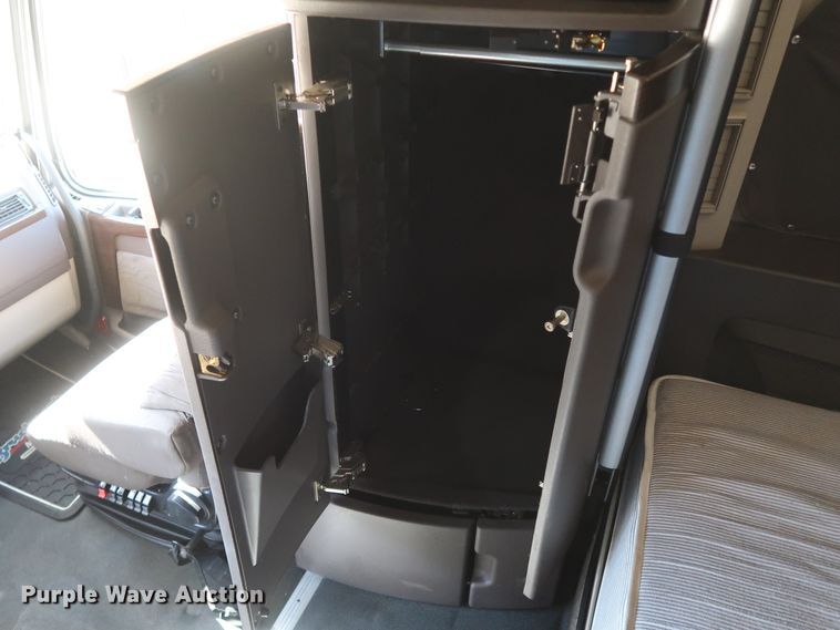 image for item IY9078 2017 Volvo VNL  semi truck