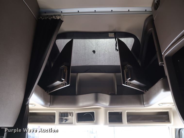 image for item IY9078 2017 Volvo VNL  semi truck