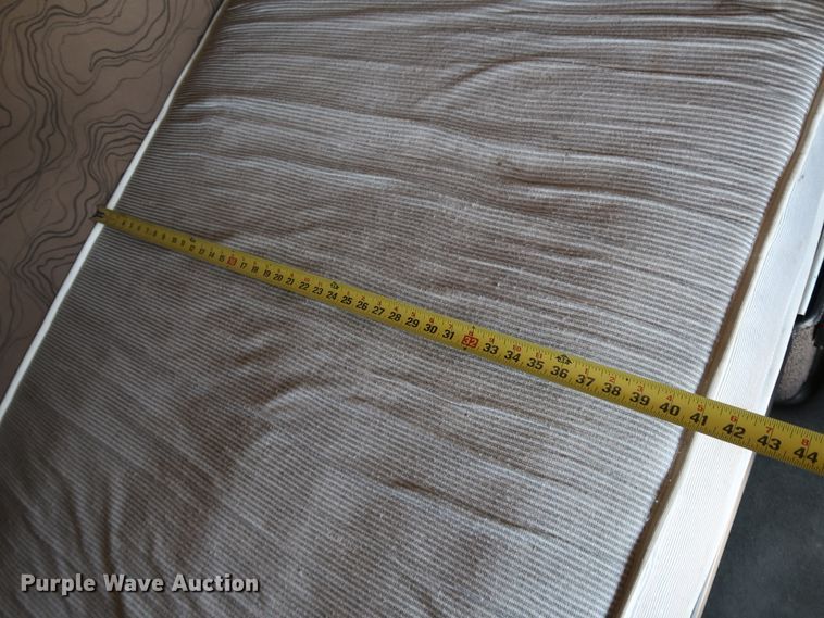 image for item IY9078 2017 Volvo VNL  semi truck