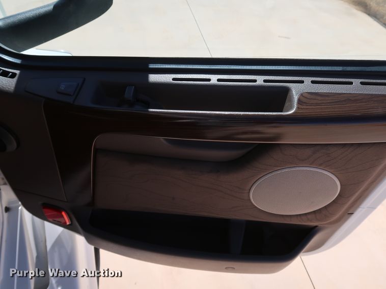 image for item IY9078 2017 Volvo VNL  semi truck