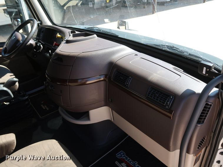 image for item IY9078 2017 Volvo VNL  semi truck