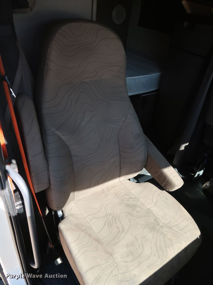 image for item IY9078 2017 Volvo VNL  semi truck