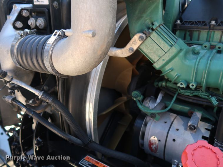 image for item IY9078 2017 Volvo VNL  semi truck