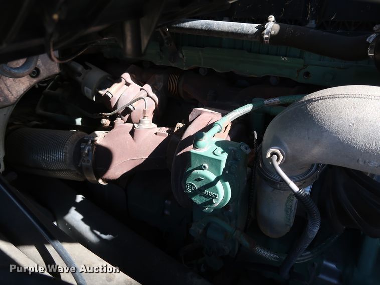 image for item IY9078 2017 Volvo VNL  semi truck