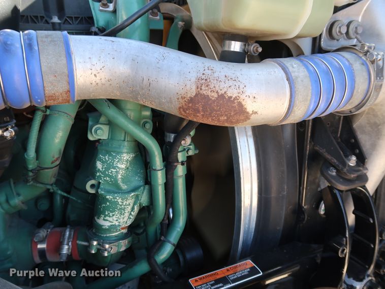 image for item IY9078 2017 Volvo VNL  semi truck