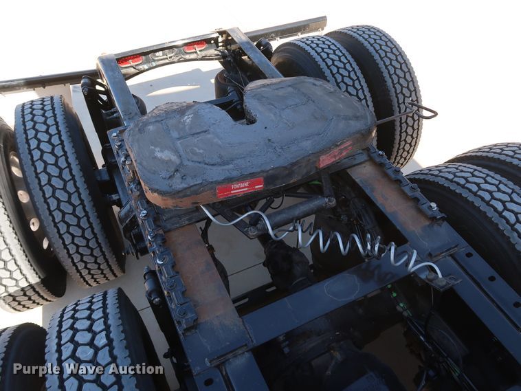 image for item IY9078 2017 Volvo VNL  semi truck