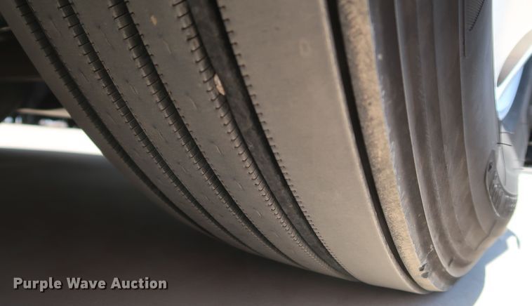 image for item IY9078 2017 Volvo VNL  semi truck