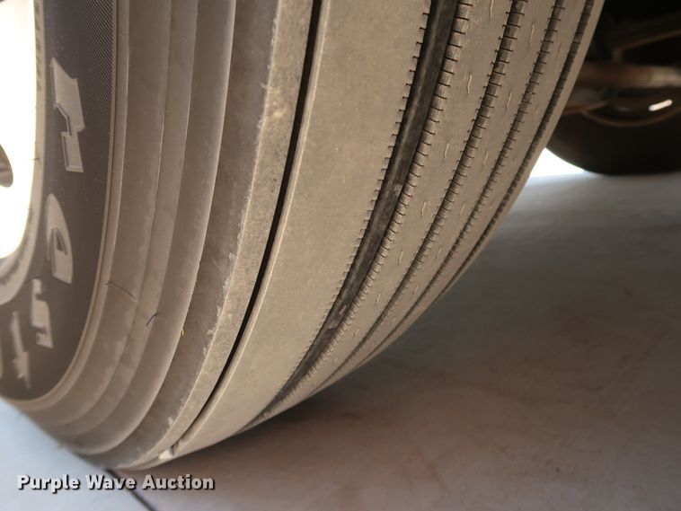 image for item IY9078 2017 Volvo VNL  semi truck