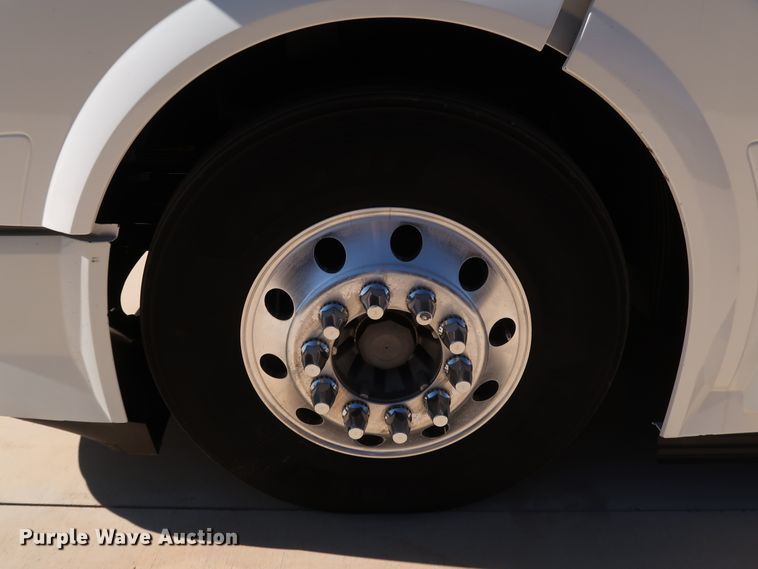 image for item IY9078 2017 Volvo VNL  semi truck