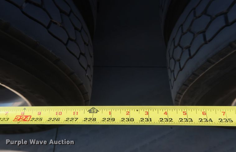 image for item IY9078 2017 Volvo VNL  semi truck