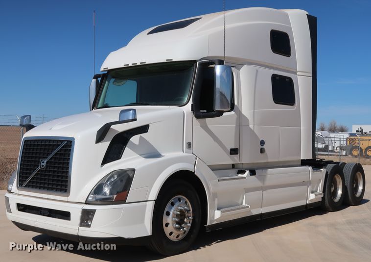 image for item IY9079 2016 Volvo VNL  semi truck