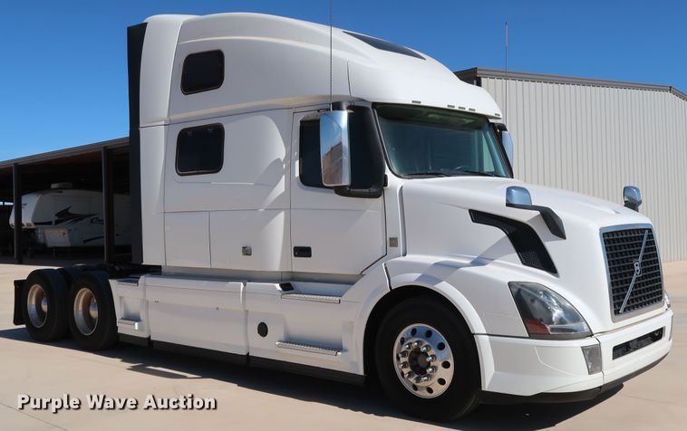 image for item IY9079 2016 Volvo VNL  semi truck