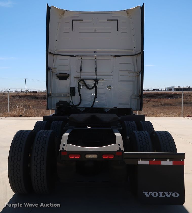 image for item IY9079 2016 Volvo VNL  semi truck