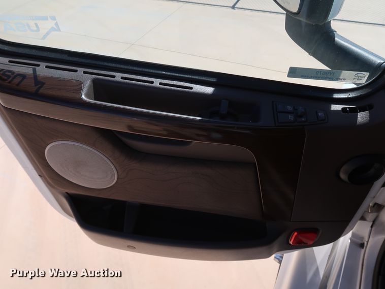 image for item IY9079 2016 Volvo VNL  semi truck