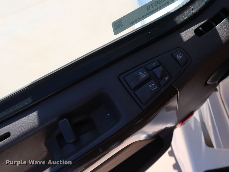 image for item IY9079 2016 Volvo VNL  semi truck