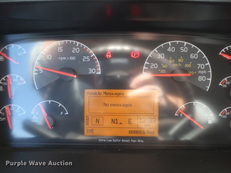 image for item IY9079 2016 Volvo VNL  semi truck