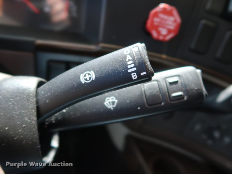 image for item IY9079 2016 Volvo VNL  semi truck