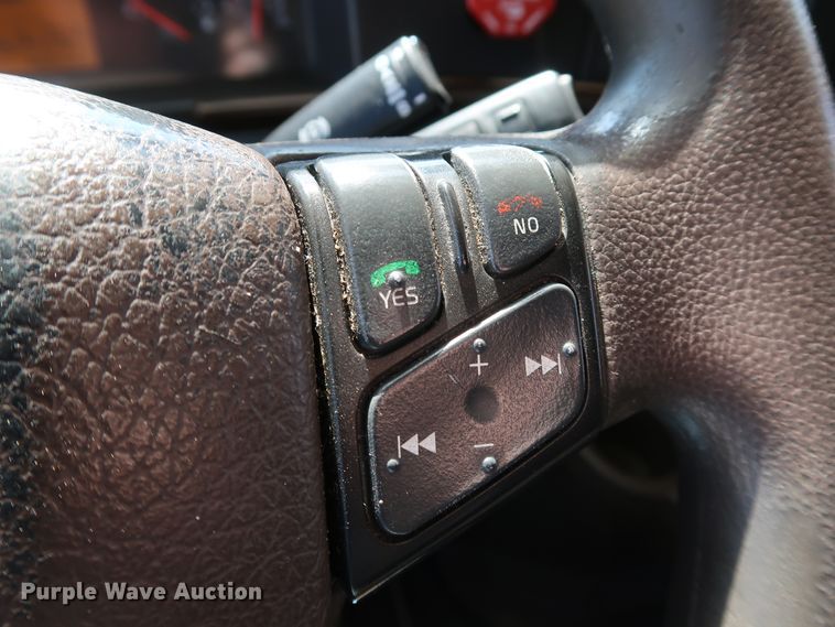 image for item IY9079 2016 Volvo VNL  semi truck