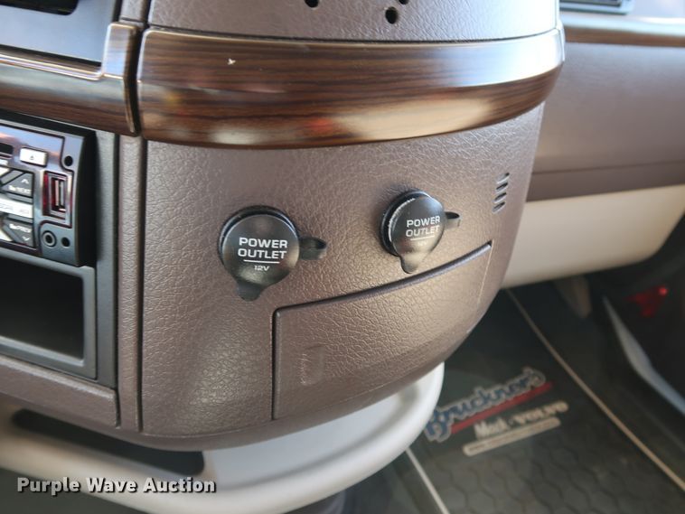 image for item IY9079 2016 Volvo VNL  semi truck