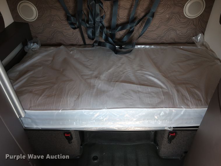 image for item IY9079 2016 Volvo VNL  semi truck