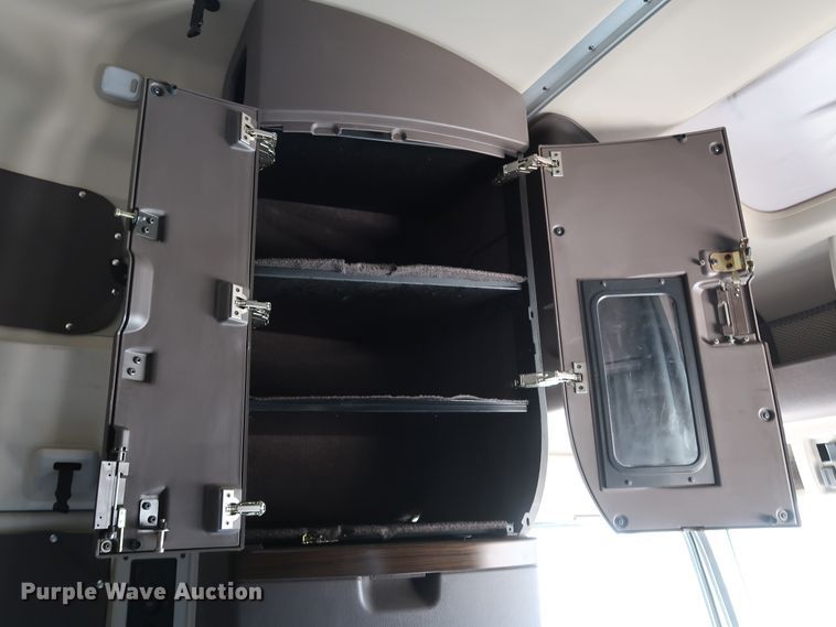 image for item IY9079 2016 Volvo VNL  semi truck