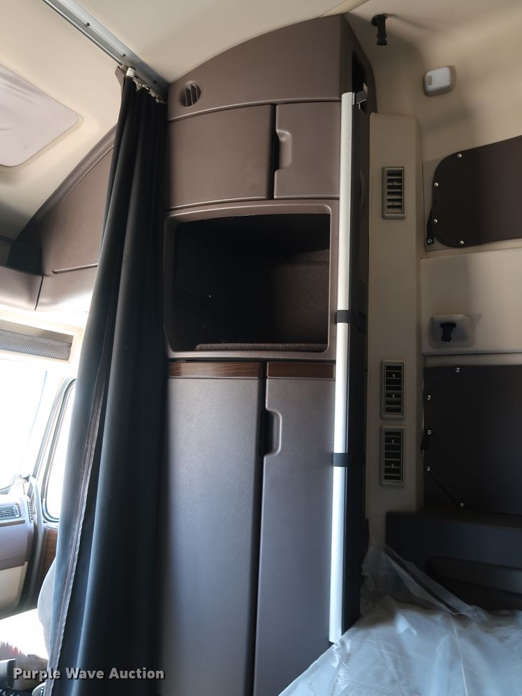 image for item IY9079 2016 Volvo VNL  semi truck