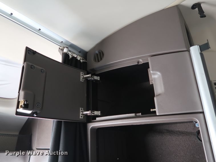 image for item IY9079 2016 Volvo VNL  semi truck