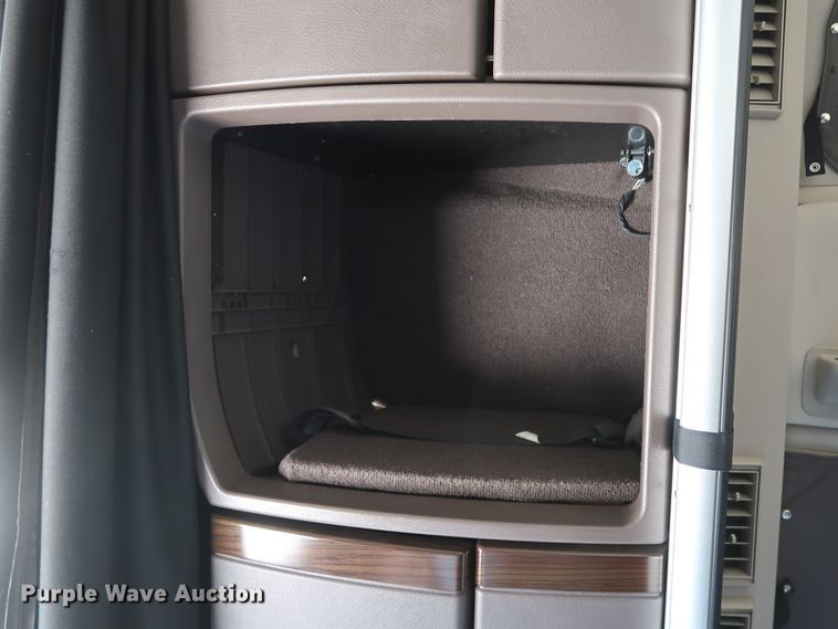 image for item IY9079 2016 Volvo VNL  semi truck