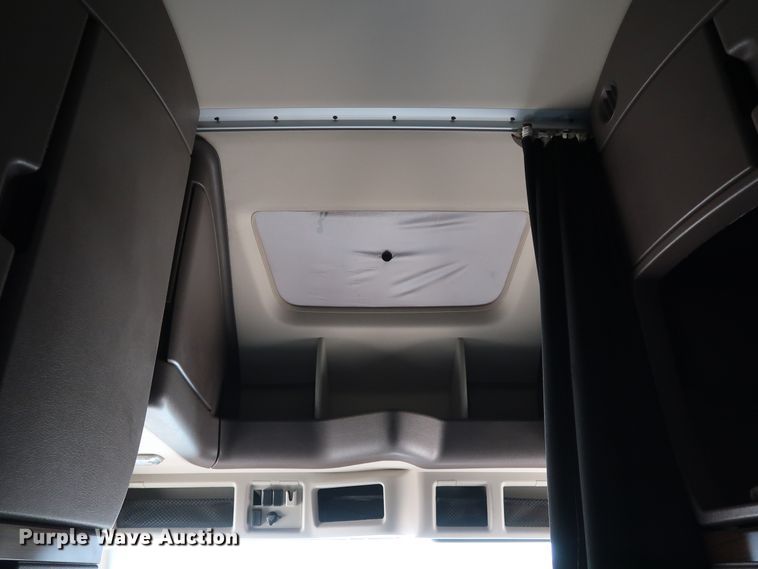 image for item IY9079 2016 Volvo VNL  semi truck