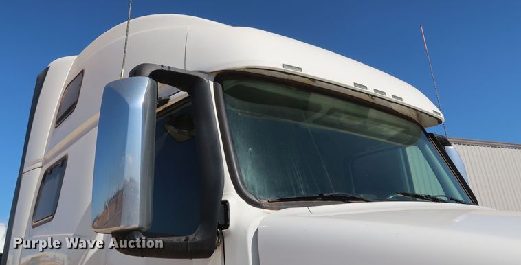 image for item IY9079 2016 Volvo VNL  semi truck