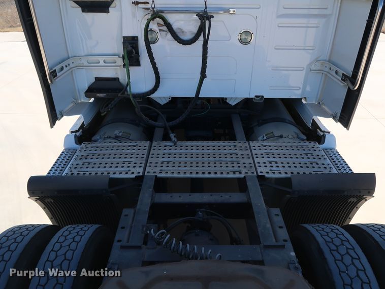 image for item IY9079 2016 Volvo VNL  semi truck