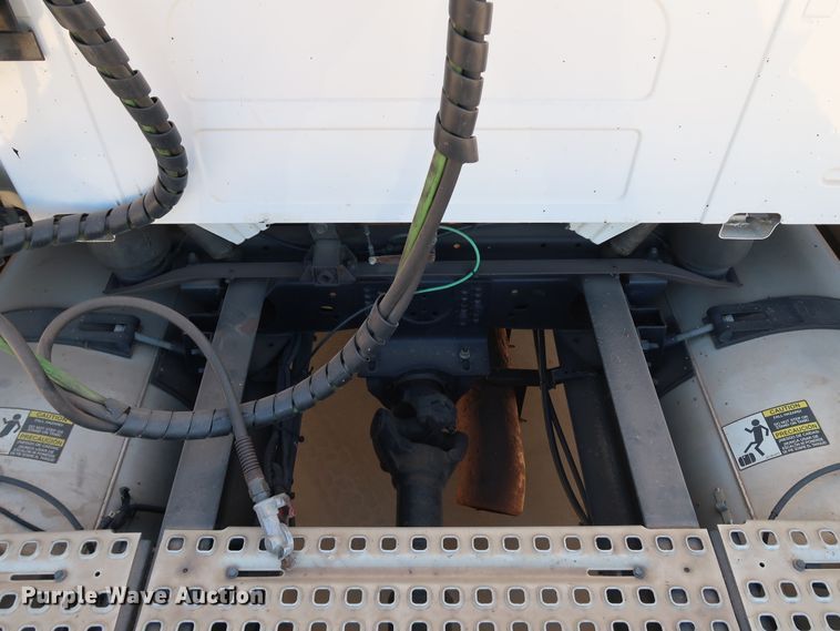 image for item IY9079 2016 Volvo VNL  semi truck