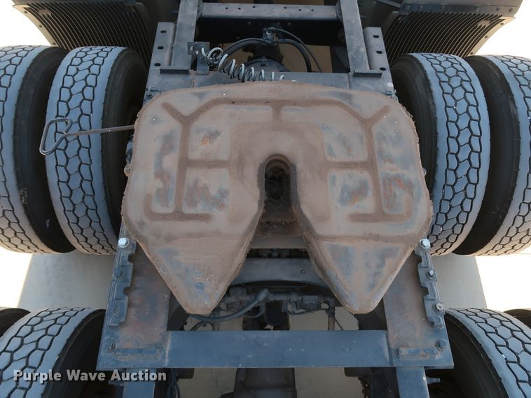 image for item IY9079 2016 Volvo VNL  semi truck