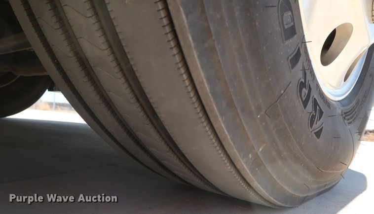 image for item IY9079 2016 Volvo VNL  semi truck